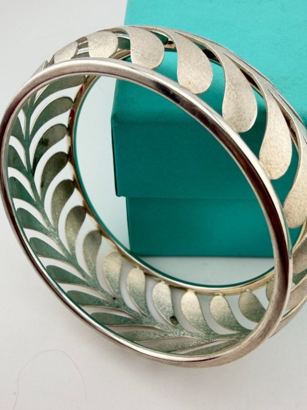 Tiffany & Co. Paloma Picasso Paisley Palm Bangle Silver 26mm 7.5in Retired
